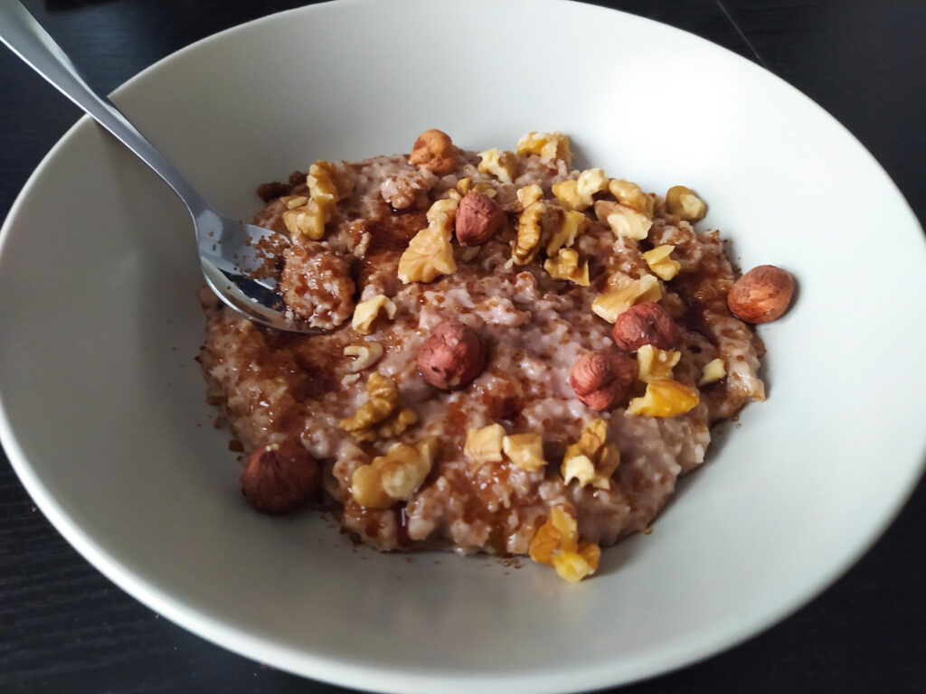 Receta de Porridge con pasas y frutos secos (sin gluten y sin lactosa)